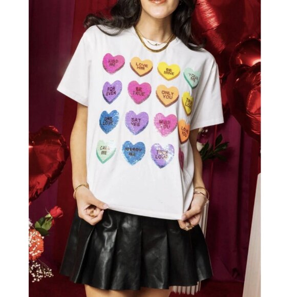 QUEEN OF SPARKLES Women's Cream Conversation Heart Sequin Sweetheart Tee Size M - Picture 2 of 9